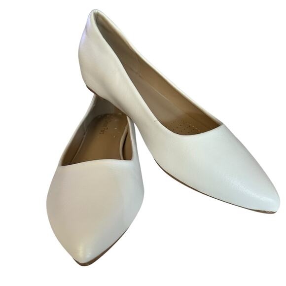 Dream Pairs Shoes - Dream pairs Julian White Women's hidden wedge Flats size 9 faux leather.